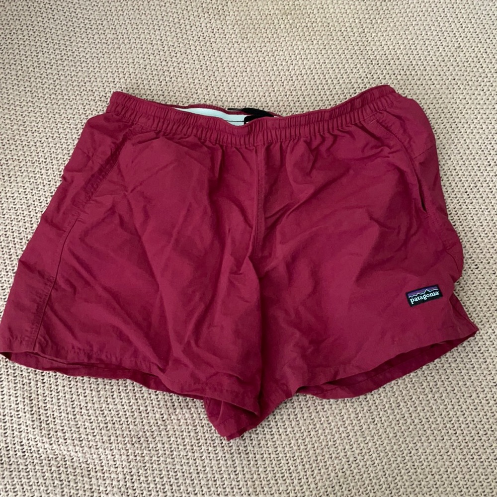 Raspberry/maroon 5” Patagonia baggie